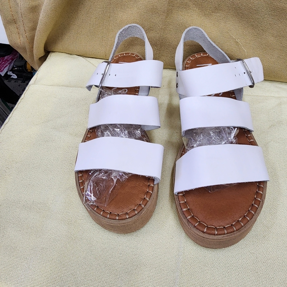 Musse & Cloud white sandles size (41) 10